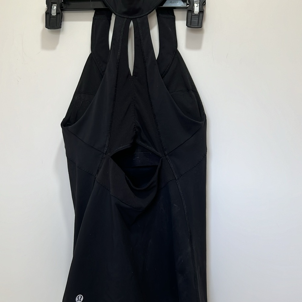 Lululemon black  tank top with built in bra. size 4 has pads. EUC - Picture 4 of 6